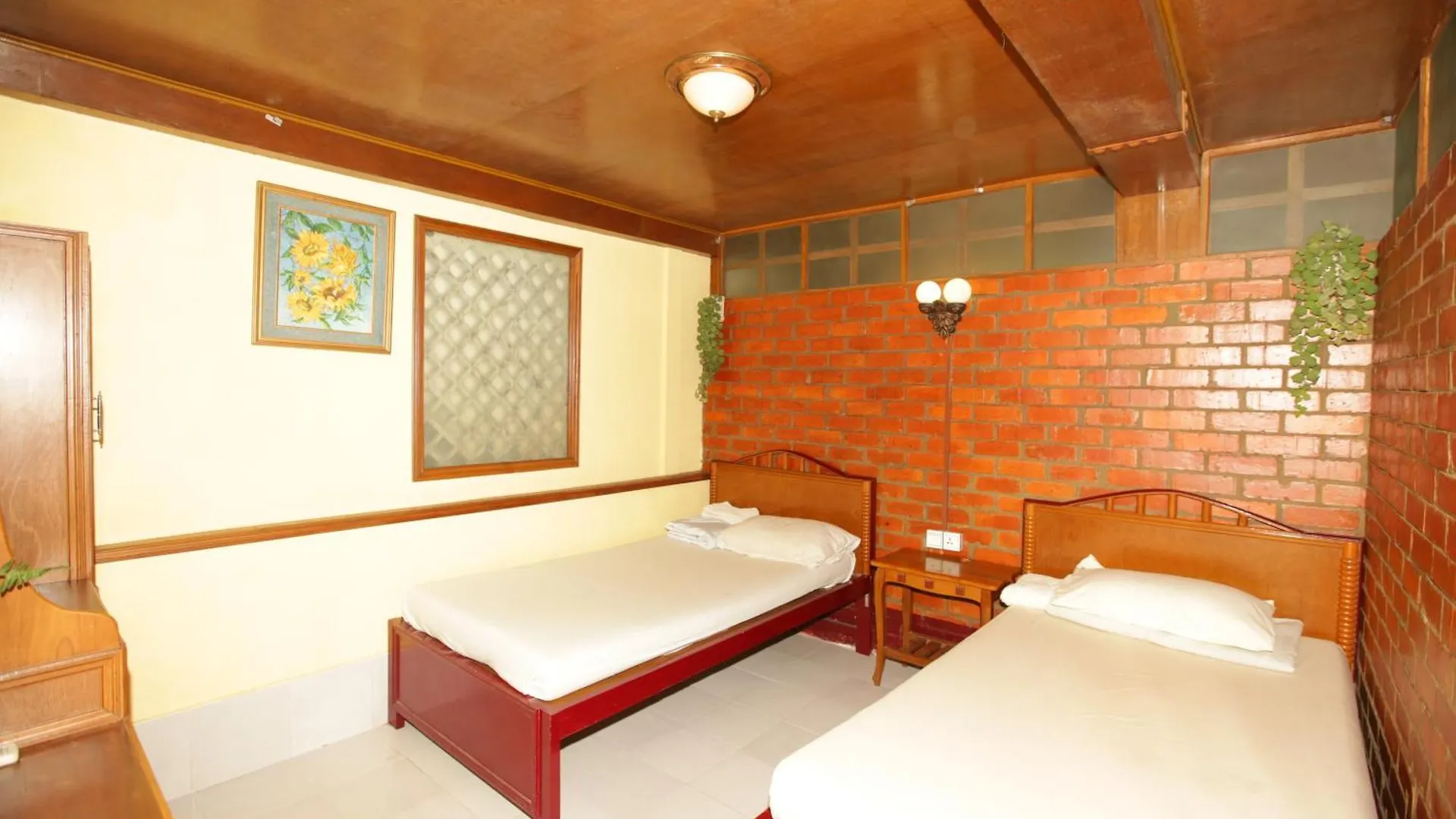 Okinawa Guest House Yangon